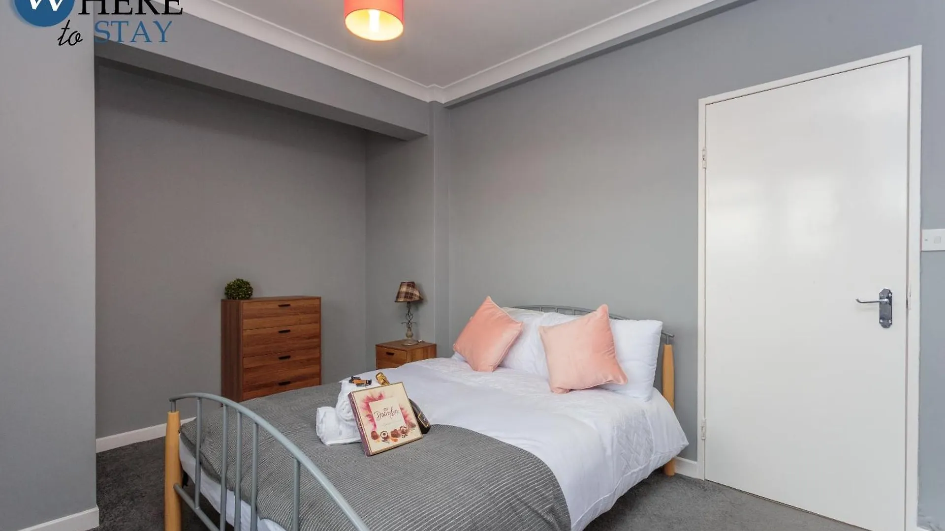 Stunning 3 Bedroom Apartment Edynburg