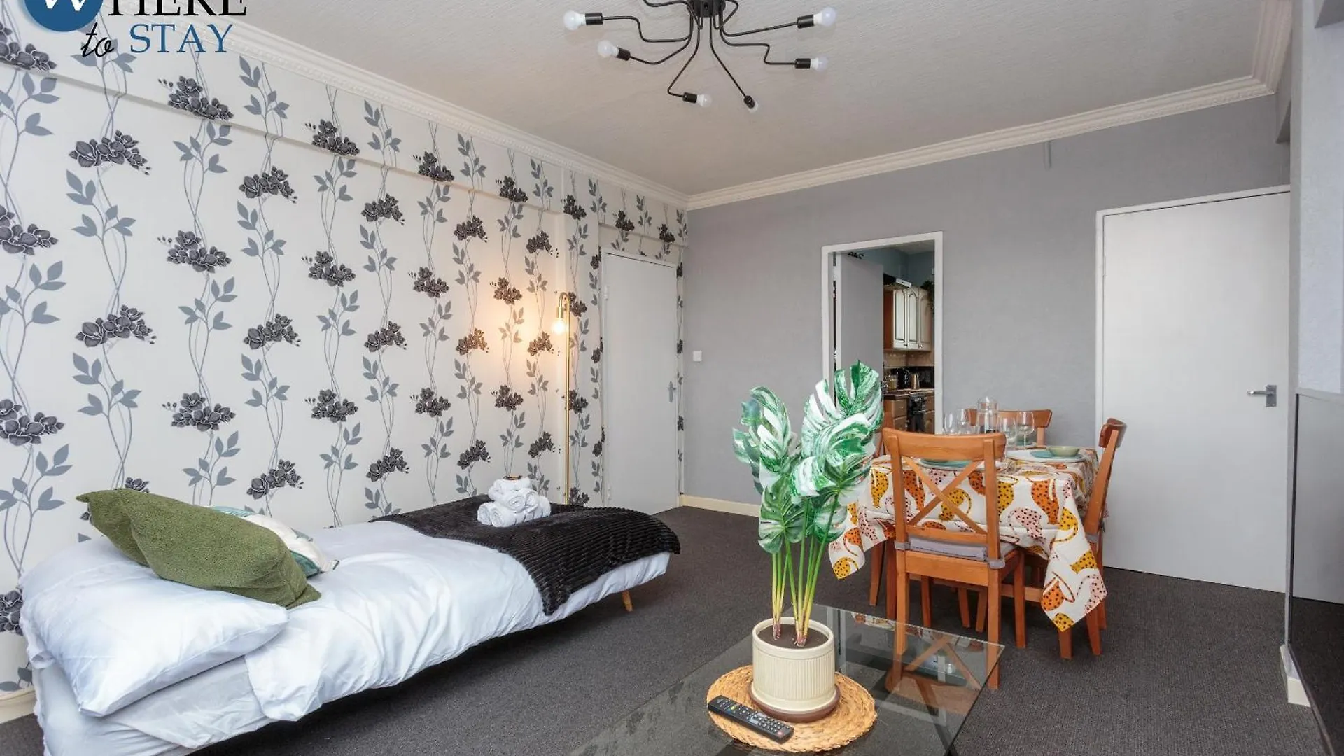 Stunning 3 Bedroom Apartment Edynburg